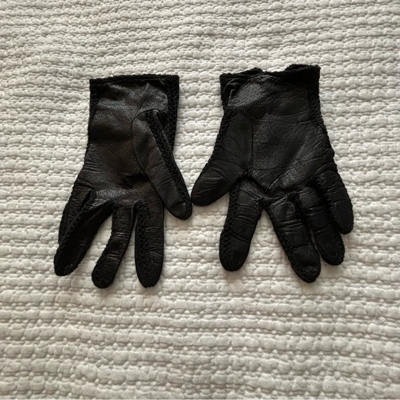 Women’s Black Leather and macrame Italian made driving gloves Small W - Picture 3 of 3